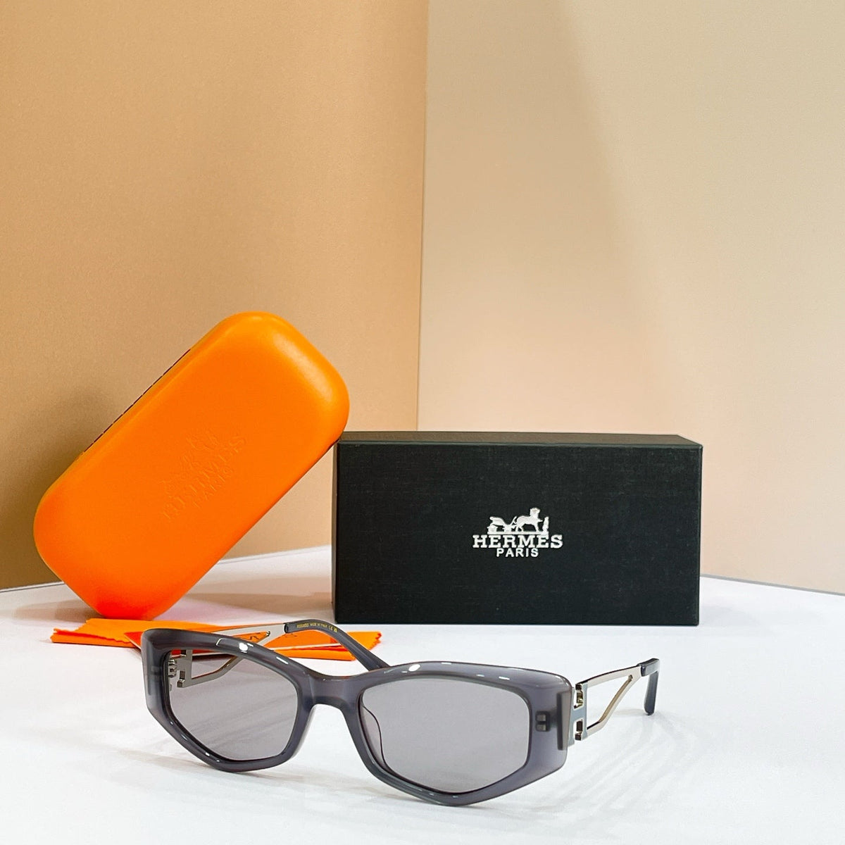 Hermes H8126S Sunglasses